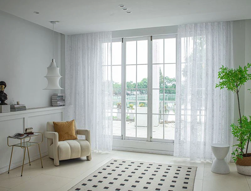 Платнена завеса Doli с голямо цвете и сребърно фолио